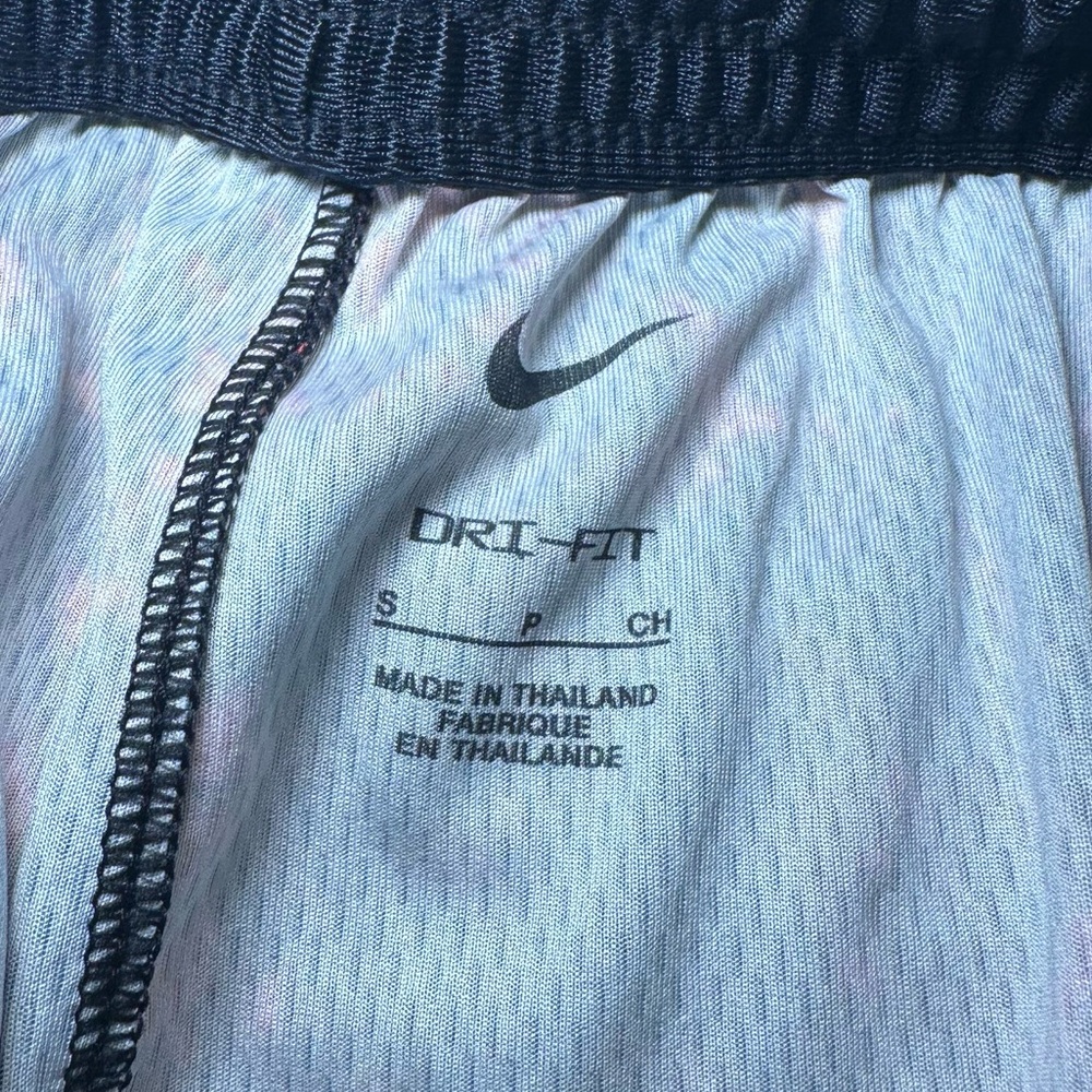 Nike - Picture 4 of 4